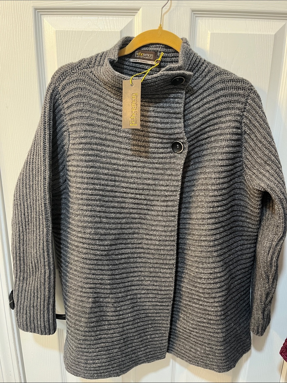 Fisherman Out of Ireland. Merino / Cashmere Wool. Ribbed cardigan. Size XL. NWT.